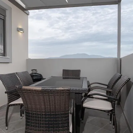Apartman Lazarous 3 *