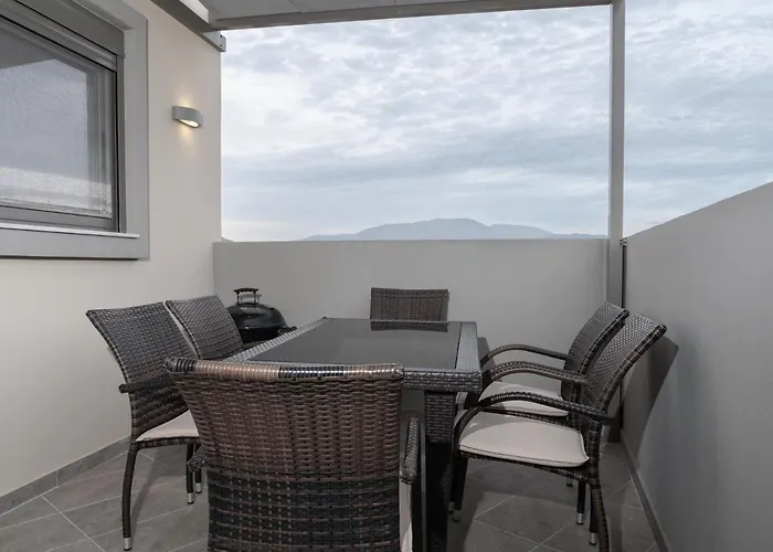 Apartament Lazarous 3 *