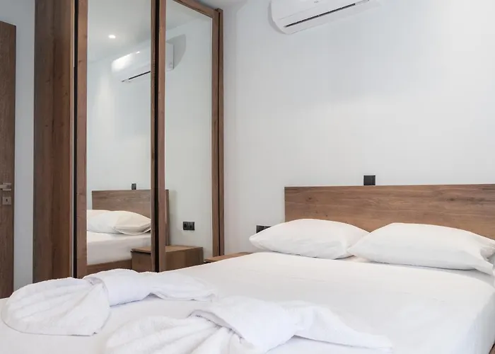 Lazarous 3 Apolakkia